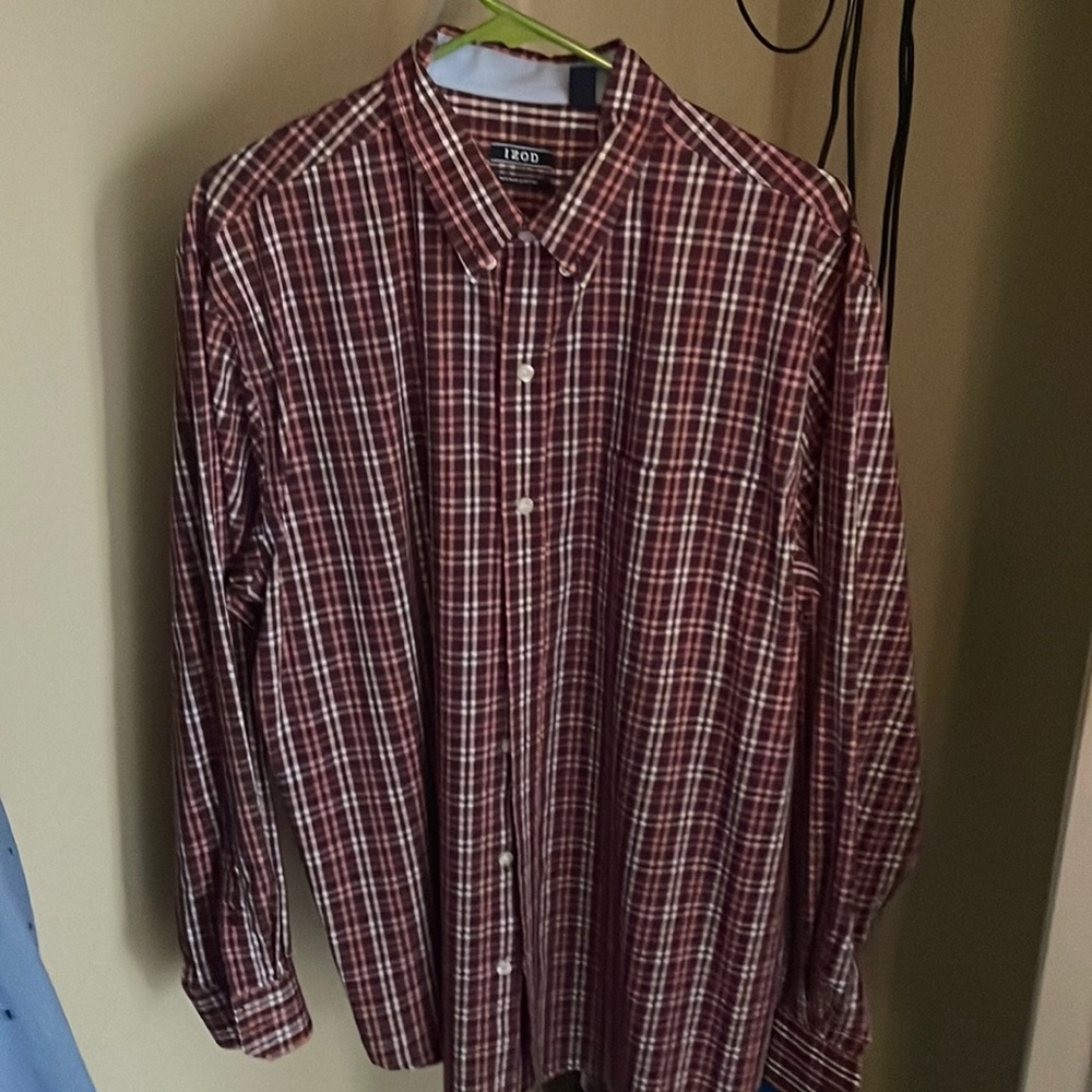 IZOD Non iron stretch pink & maroon checkered button up, Size large